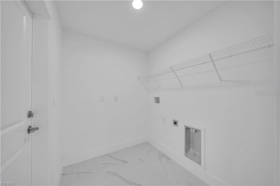 Spacious, unfurnished interior of a new home in , Lehigh Acres (Image 31).