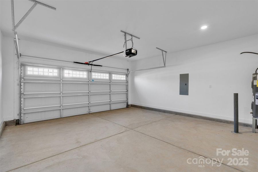 Spacious, unfurnished interior of a new home in , Charlotte (Image 20).