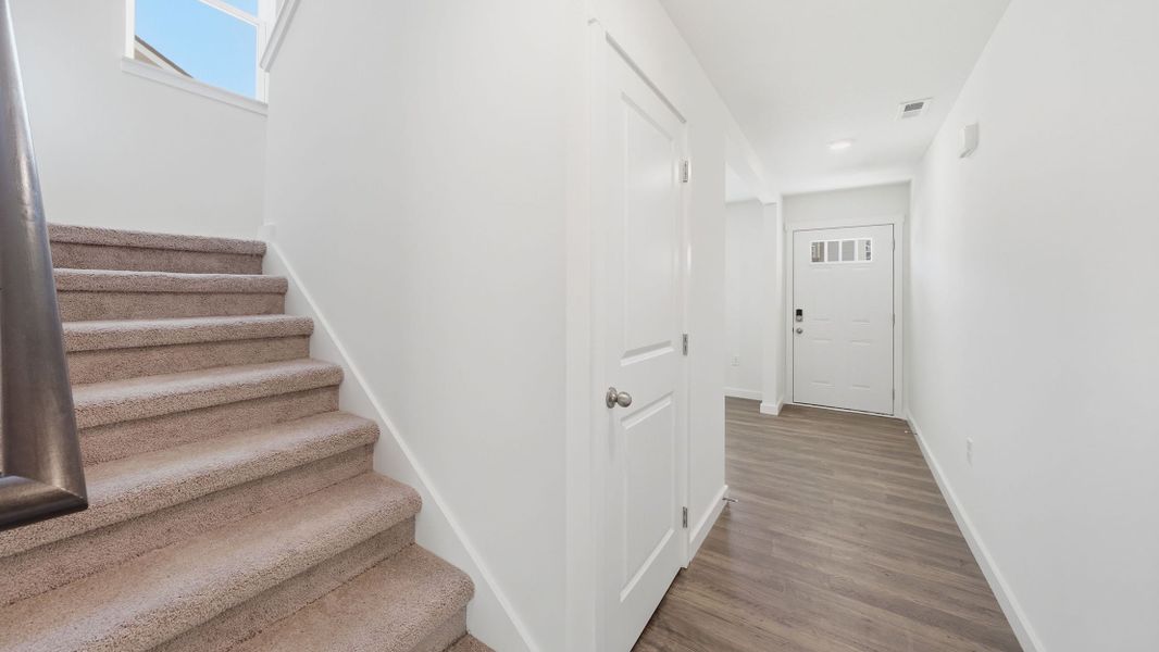 Spacious, unfurnished interior of a new home in Emory Creek, Harriman (Image 18).