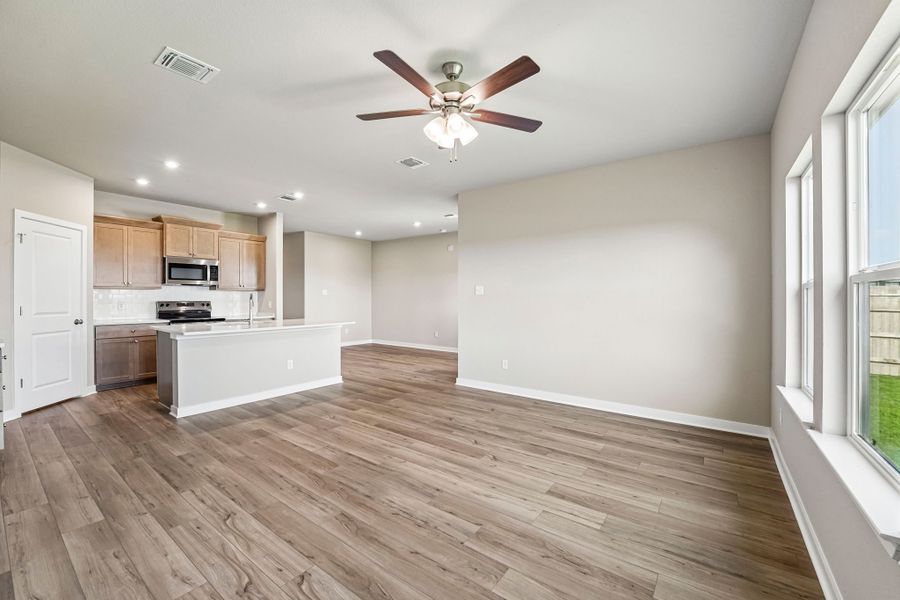 Spacious, unfurnished interior of a new home in Hillside Village, Temple (Image 10).