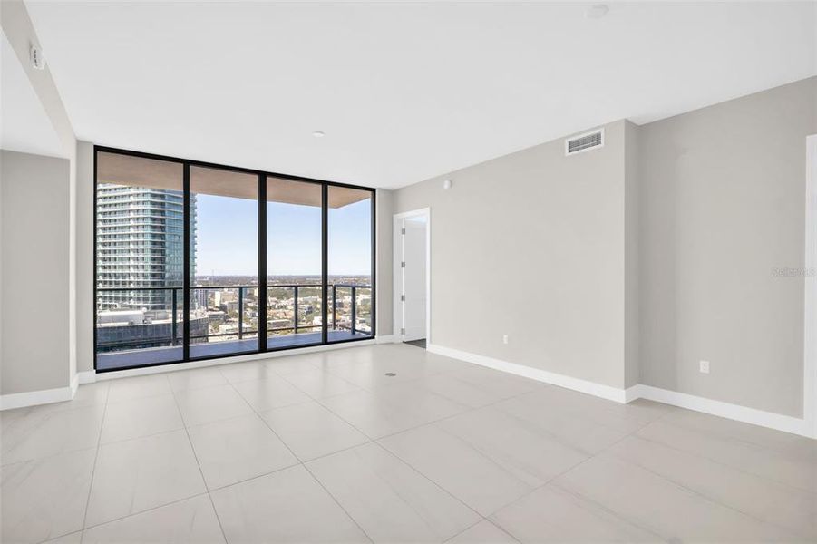 Spacious, unfurnished interior of a new home in , St. Petersburg (Image 23).