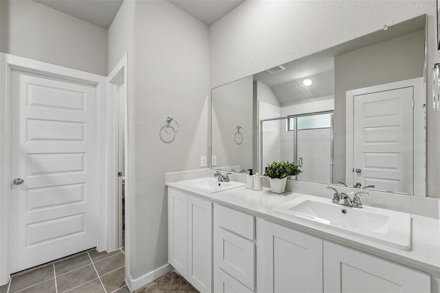 Furnished interior view inside a new home in LakePointe, Lavon (Image 18).