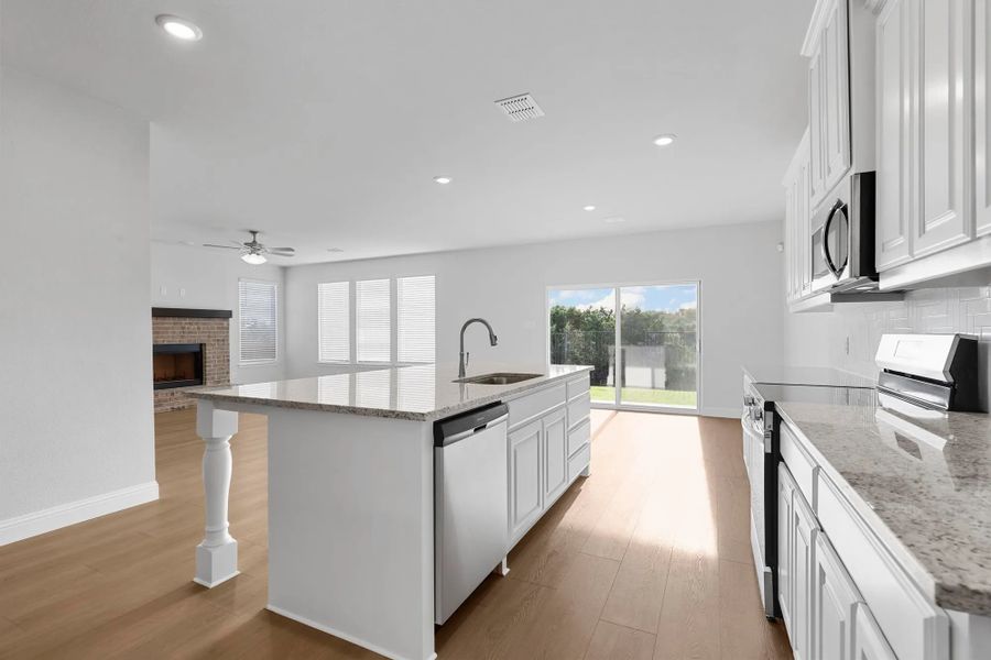 Representative furnished interior of a home built from the Garrison I by Cheldan Homes in Stoneview, Glen Rose (Image 37).