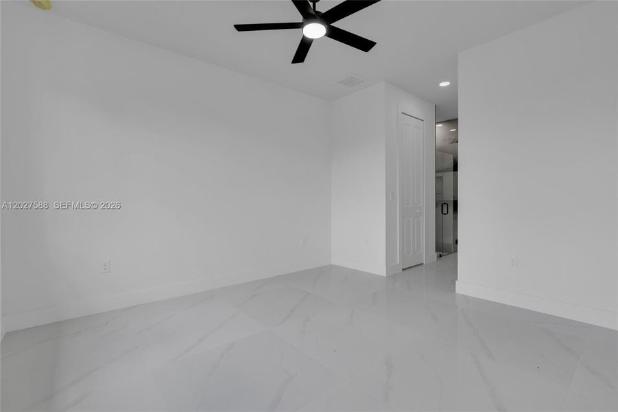 Spacious, unfurnished interior of a new home in , Lehigh Acres (Image 19).