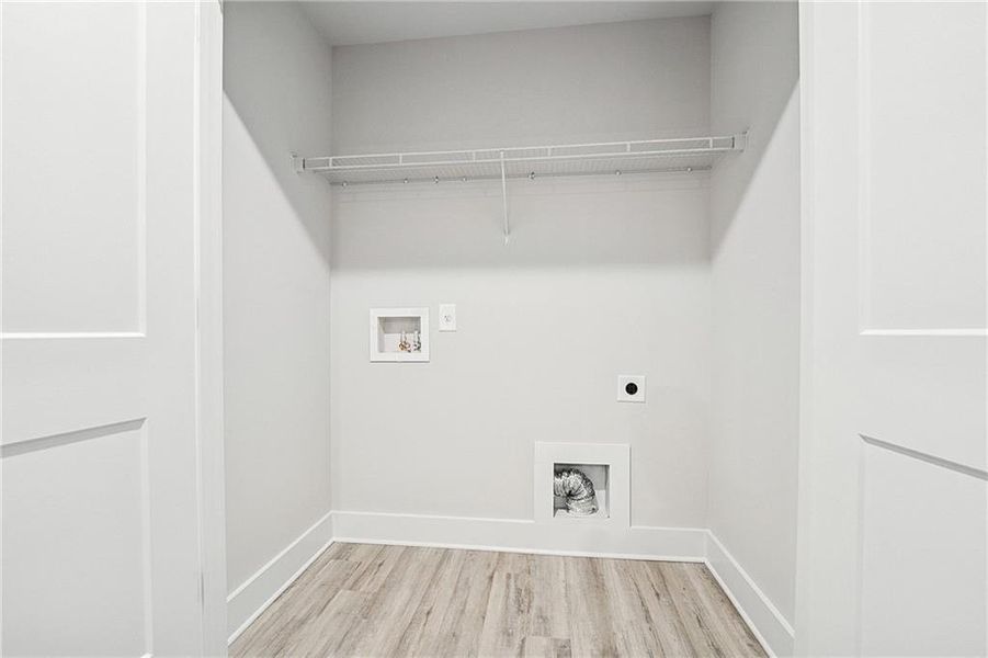 Spacious, unfurnished interior of a new home in , Gainesville (Image 9).
