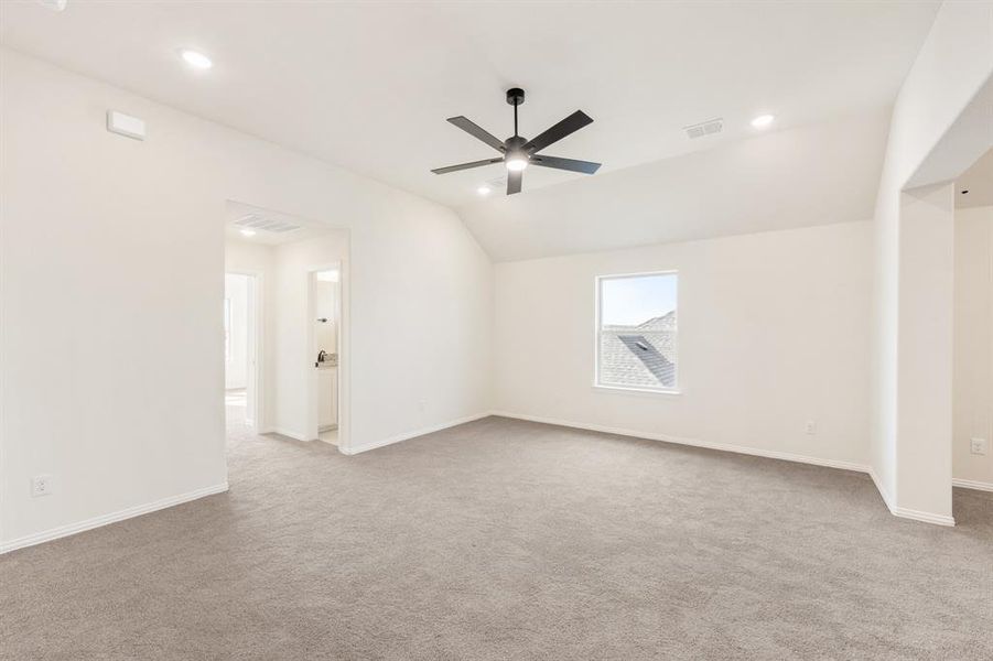 Spacious, unfurnished interior of a new home in Hunters Ridge, Crowley (Image 38).