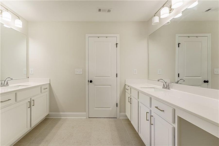 Furnished interior view inside a new home in Edenglen, Buford (Image 9).