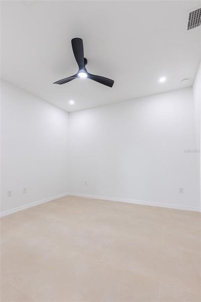 Spacious, unfurnished interior of a new home in , Sebring (Image 64).