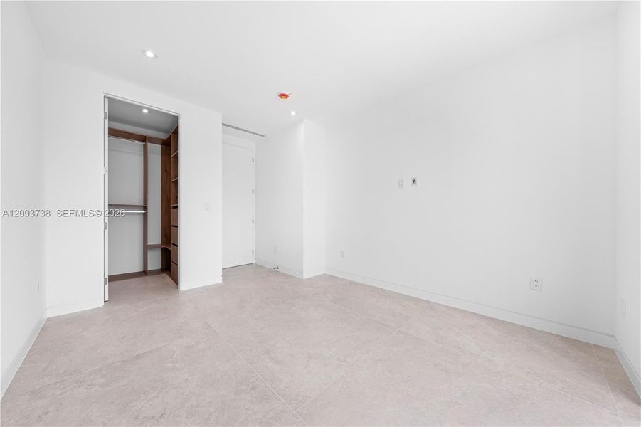 Spacious, unfurnished interior of a new home in , Miami (Image 22).