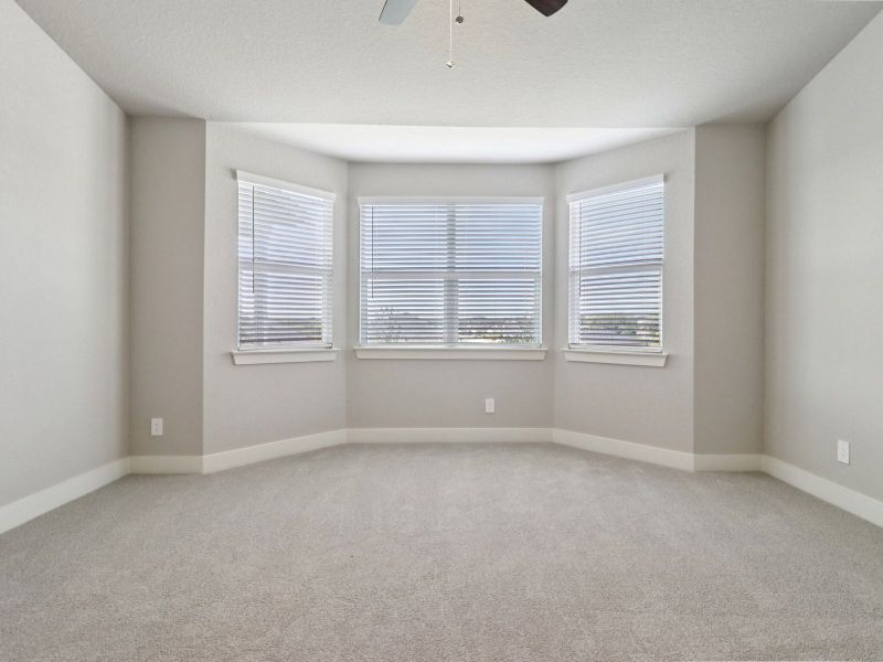 Spacious, unfurnished interior of a new home in Sagebrooke - Premier Series, San Antonio (Image 17).