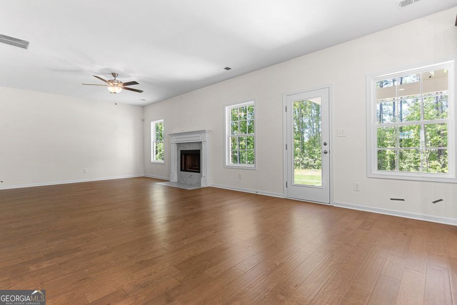 Spacious, unfurnished interior of a new home in Juliette Crossing, Forsyth (Image 91).