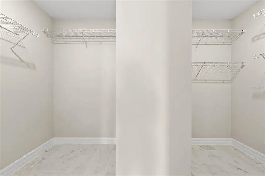 Spacious, unfurnished interior of a new home in , Mount Dora (Image 33).