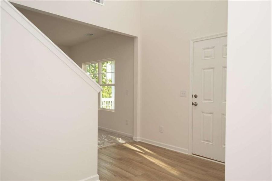 Spacious, unfurnished interior of a new home in Creekside Landing, Dallas (Image 6). Spacious, unfurnished interior of a new home in Creekside Landing, Dallas (Image 6).