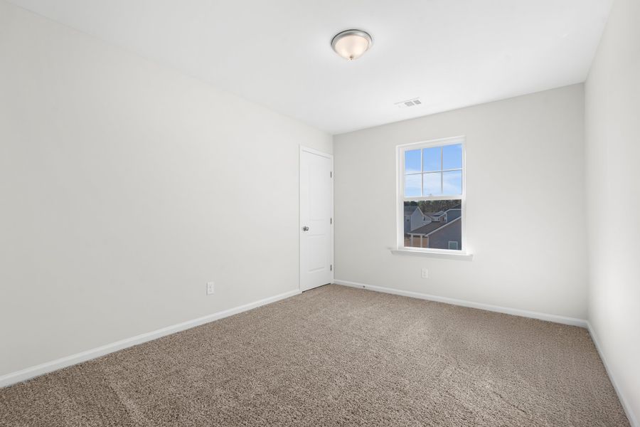 Spacious, unfurnished interior of a new home in McAllister Pointe, Richmond Hill (Image 21).