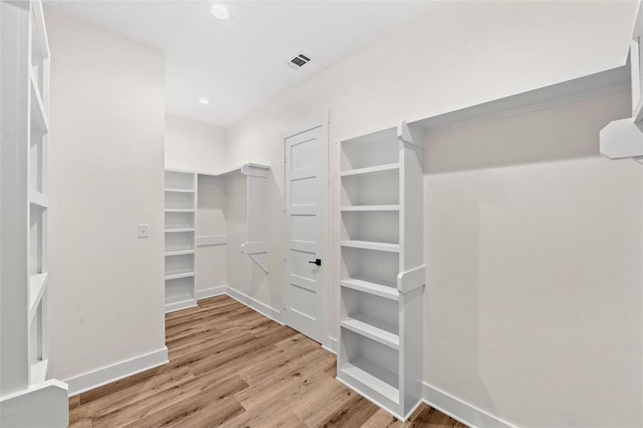 Spacious, unfurnished interior of a new home in , Alba (Image 22).