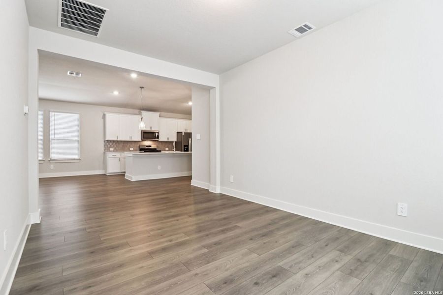 Spacious, unfurnished interior of a new home in Sagebrooke - Premier Series, San Antonio (Image 26).