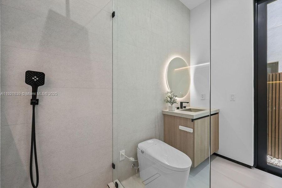 Furnished interior view inside a new home in , Fort Lauderdale (Image 50). Furnished interior view inside a new home in , Fort Lauderdale (Image 50).