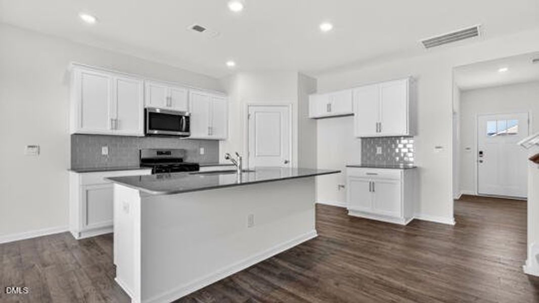 Galvins Ridge_Hayden B_463_White_FP_SPEC Galvins Ridge_Hayden B_463_White_FP_SPEC