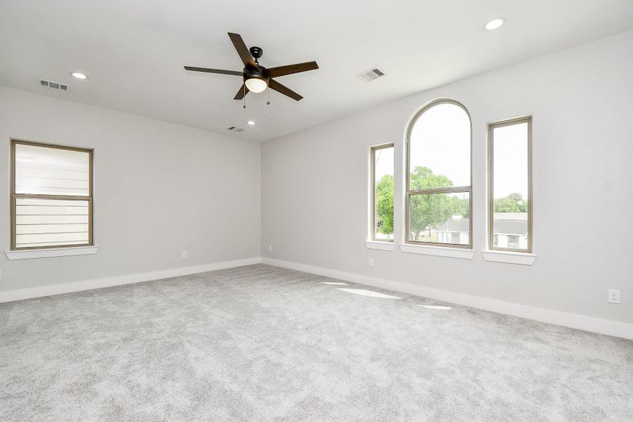 Spacious, unfurnished interior of a new home in , Houston (Image 22).