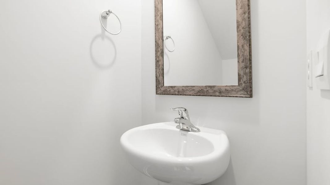 Close-up of interior finishes inside a home in Varner Station, Woodruff (Image 15).