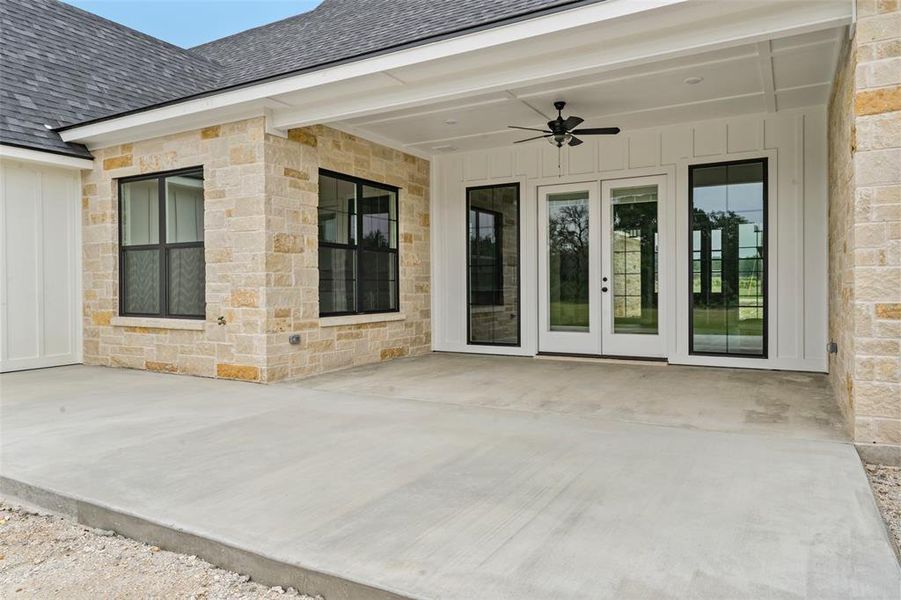 Exterior details and patio area of a home in , Gatesville (Image 25).