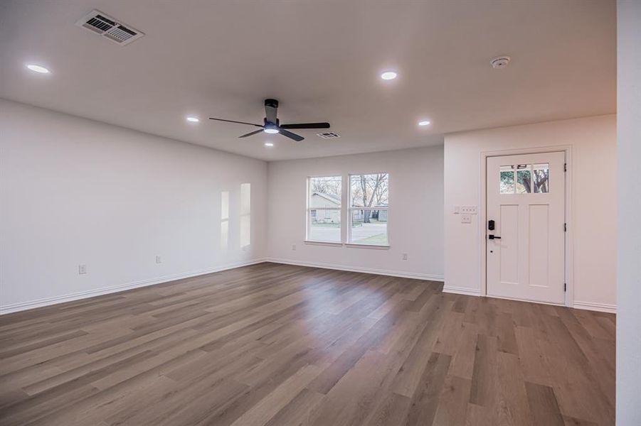 Spacious, unfurnished interior of a new home in , Hillsboro (Image 14).