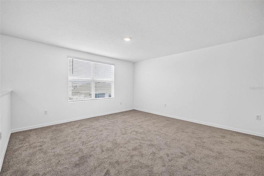 Spacious, unfurnished interior of a new home in , Tampa (Image 21).