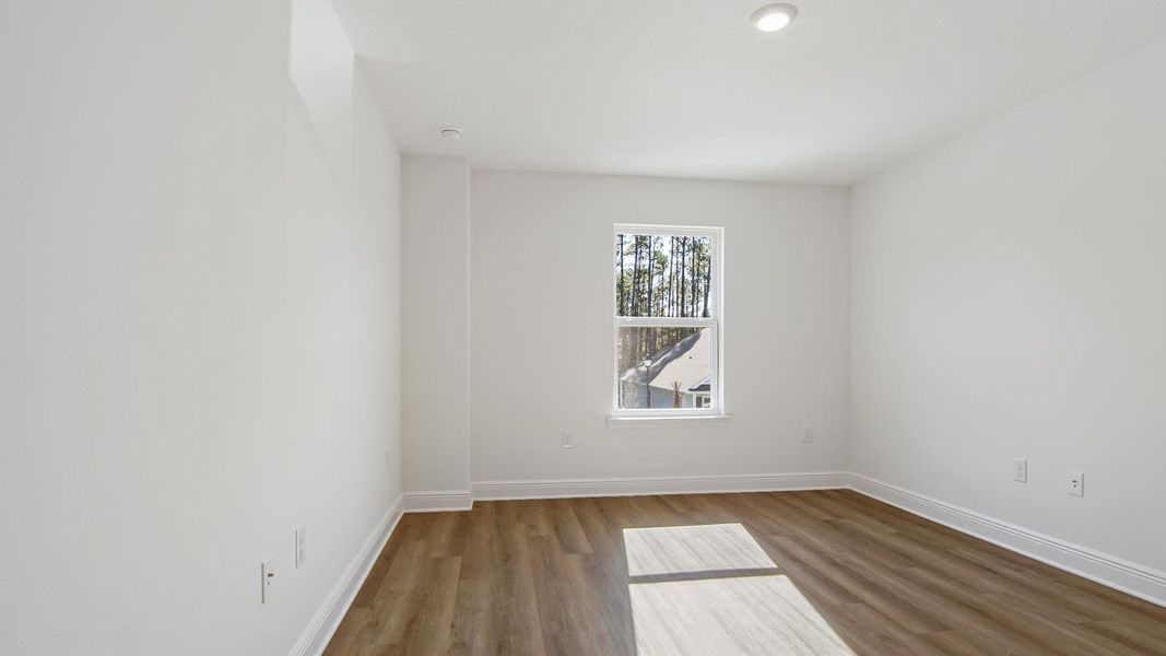 Spacious, unfurnished interior of a new home in Colonial East, Panama City Beach (Image 31). Spacious, unfurnished interior of a new home in Colonial East, Panama City Beach (Image 31).