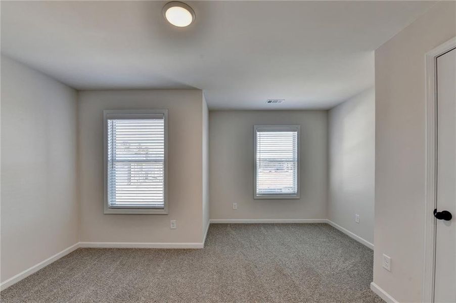 Spacious, unfurnished interior of a new home in , Auburn (Image 21).