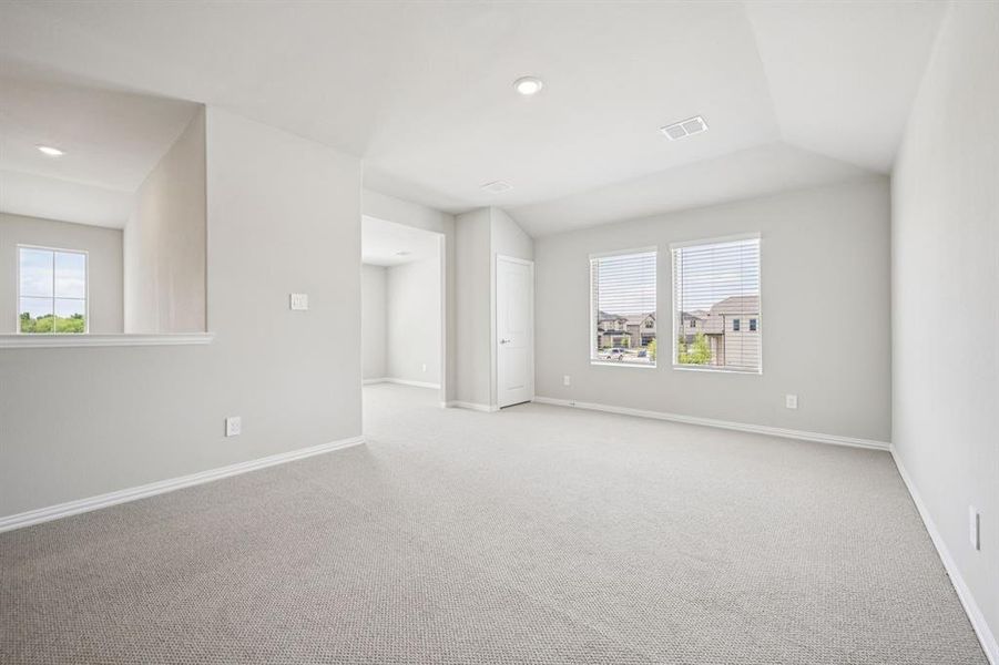 Spacious, unfurnished interior of a new home in Eastridge - Signature Series, McKinney (Image 21).