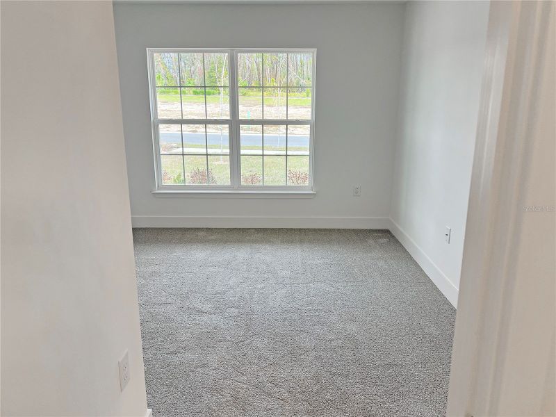 Spacious, unfurnished interior of a new home in Arbor Park, Leesburg (Image 13).