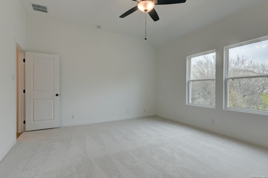 Spacious, unfurnished interior of a new home in Arcadia Ridge, San Antonio (Image 16). Spacious, unfurnished interior of a new home in Arcadia Ridge, San Antonio (Image 16).