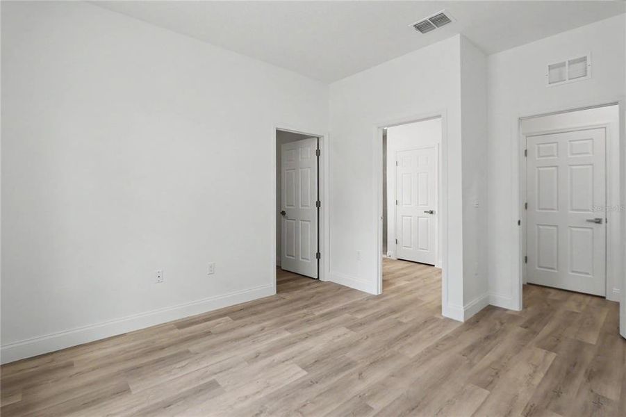 Spacious, unfurnished interior of a new home in , Citrus Springs (Image 35).