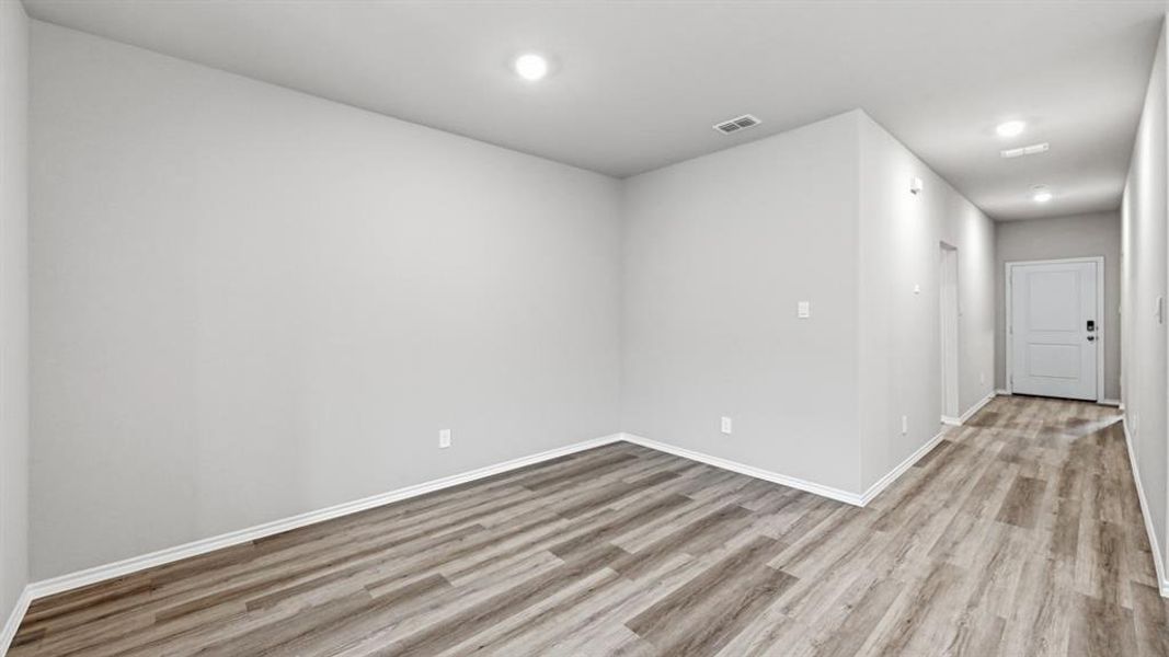 Spacious, unfurnished interior of a new home in Legado, Cleburne (Image 14).