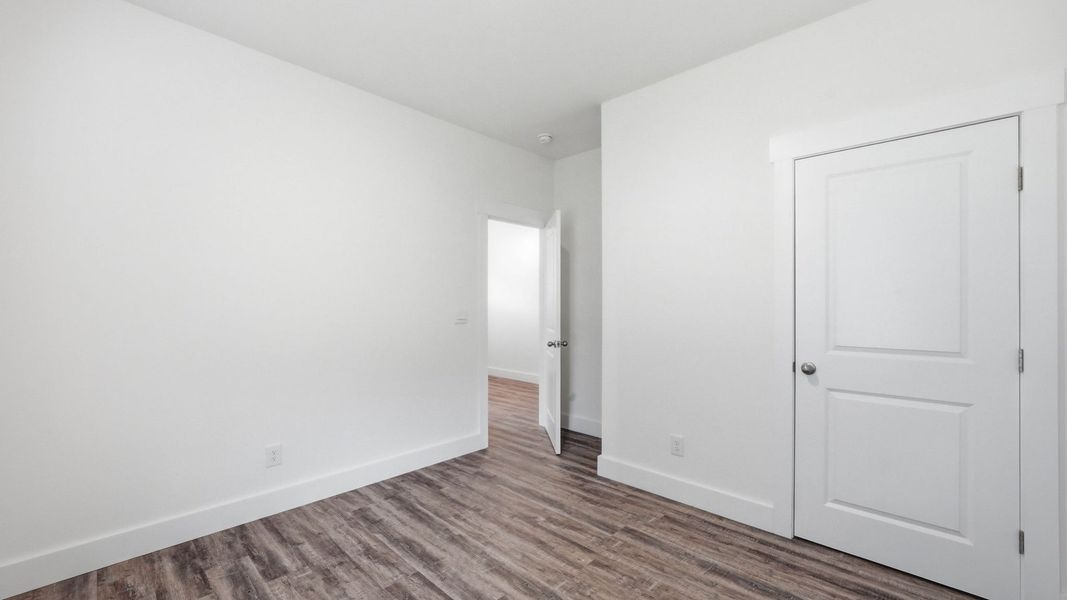 Spacious, unfurnished interior of a new home in Saint Andrews Garth, Kingsport (Image 19).