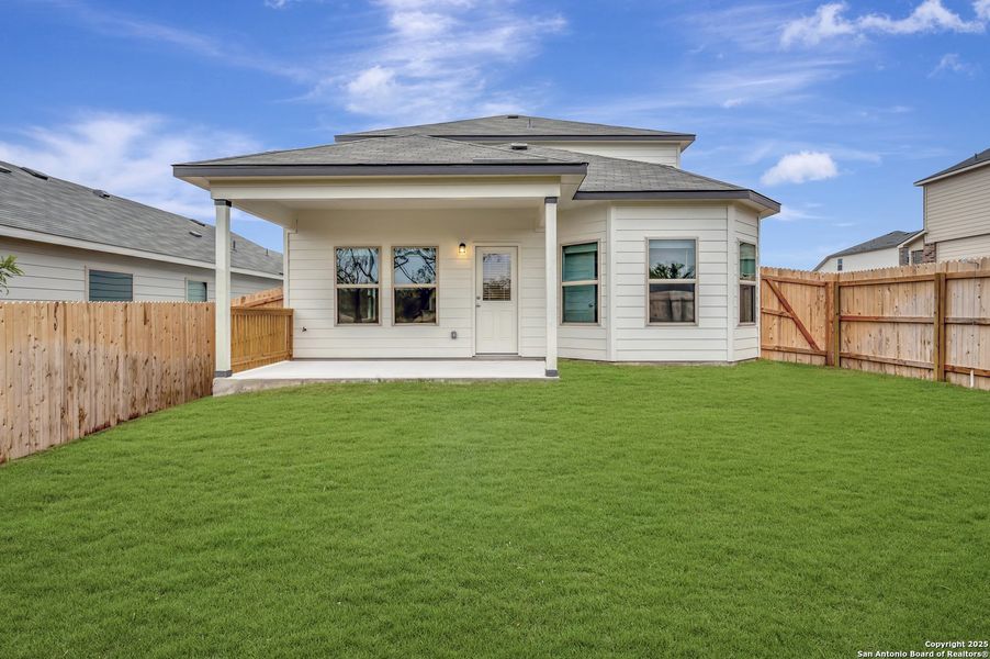 Exterior details and patio area of a home in Paloma Park, Converse (Image 26).