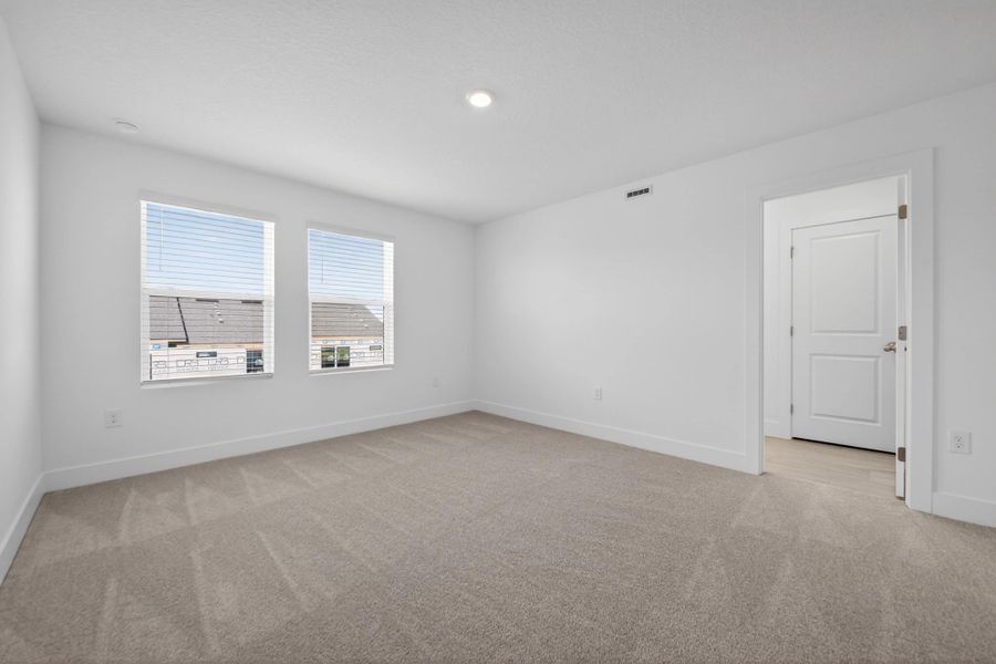 Spacious, unfurnished interior of a new home in Parkview at Hamlin, Winter Garden (Image 21).