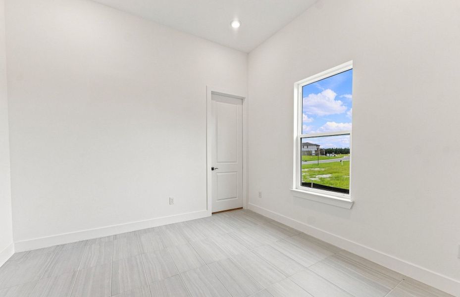 Spacious, unfurnished interior of a new home in Two Rivers, Zephyrhills (Image 20).