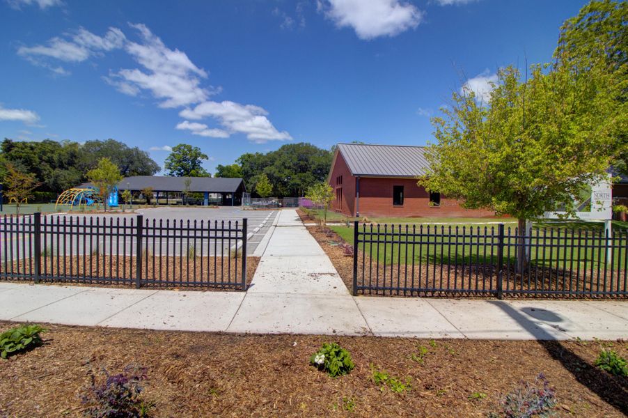 Community amenities in , Charleston (Image 32).