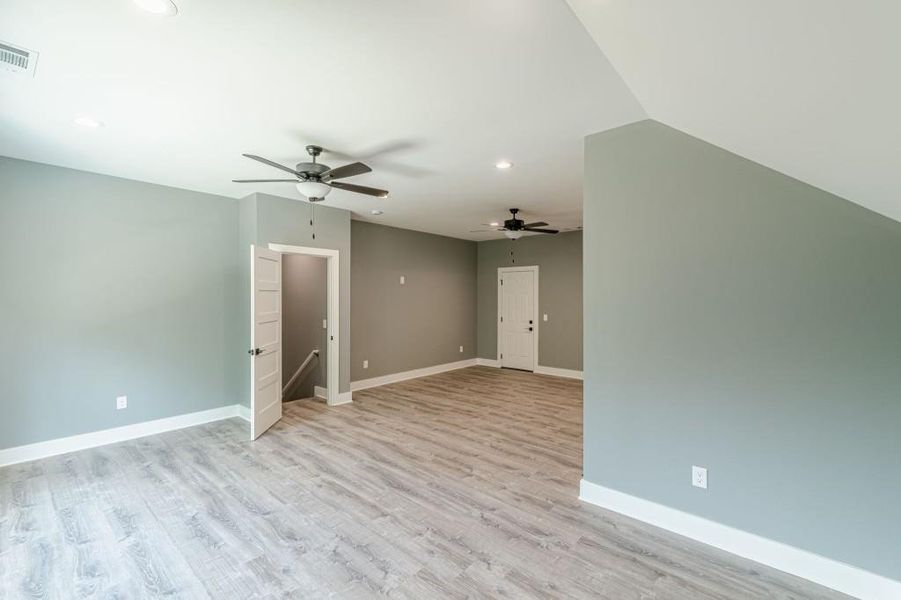 Spacious, unfurnished interior of a new home in , Bremen (Image 32).