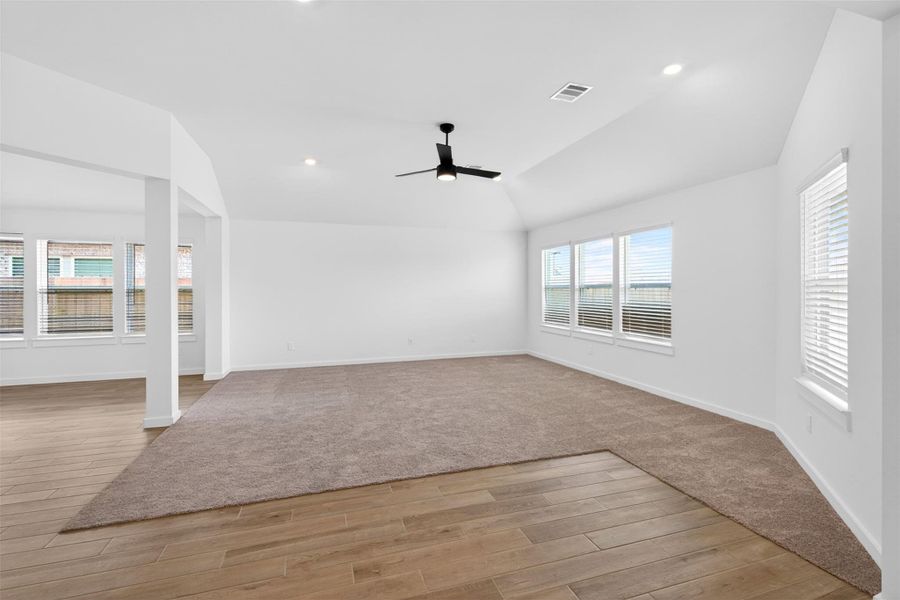 Spacious, unfurnished interior of a new home in , Alvin (Image 42).
