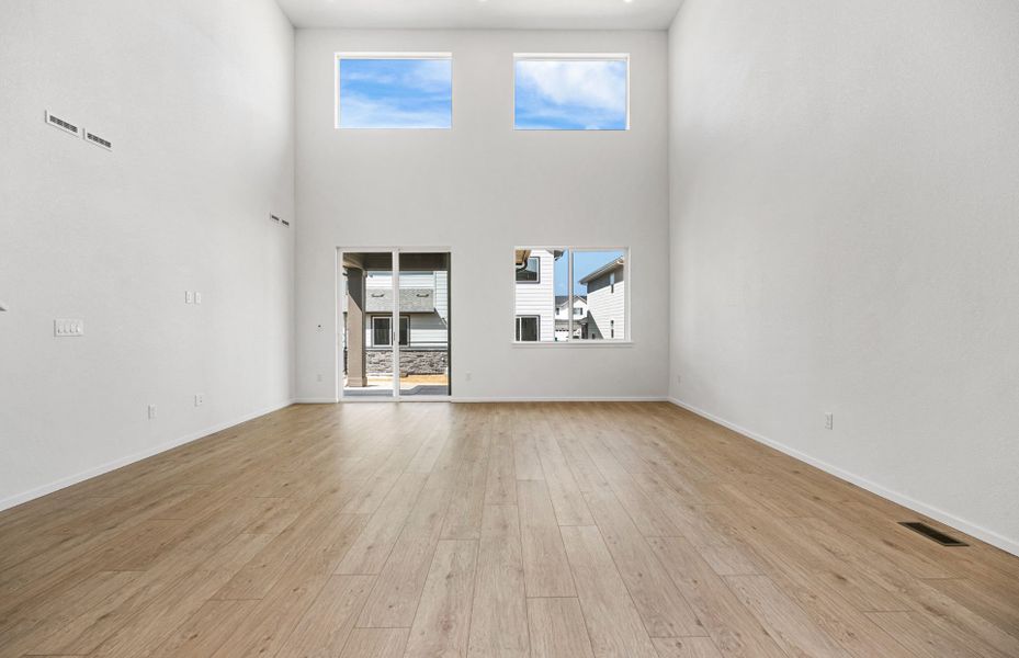 Spacious, unfurnished interior of a new home in Harvest Crossing, Aurora (Image 40).