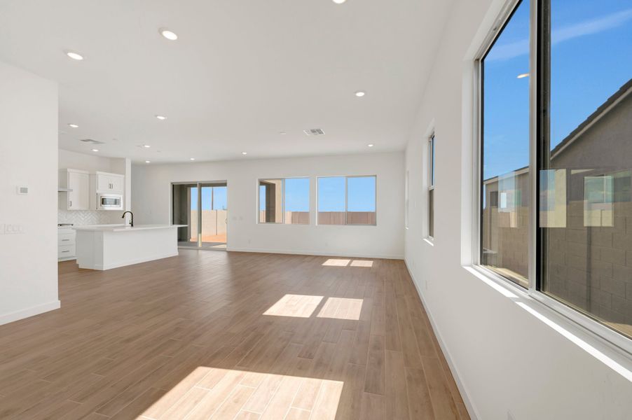 Spacious, unfurnished interior of a new home in Soleo, San Tan Valley (Image 16).