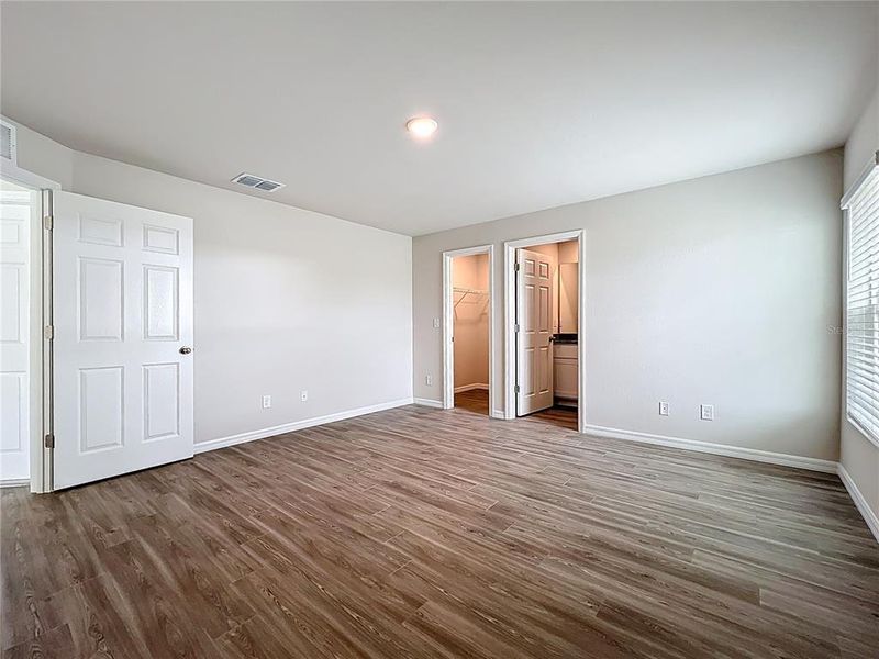 Spacious, unfurnished interior of a new home in , Cape Coral (Image 12).