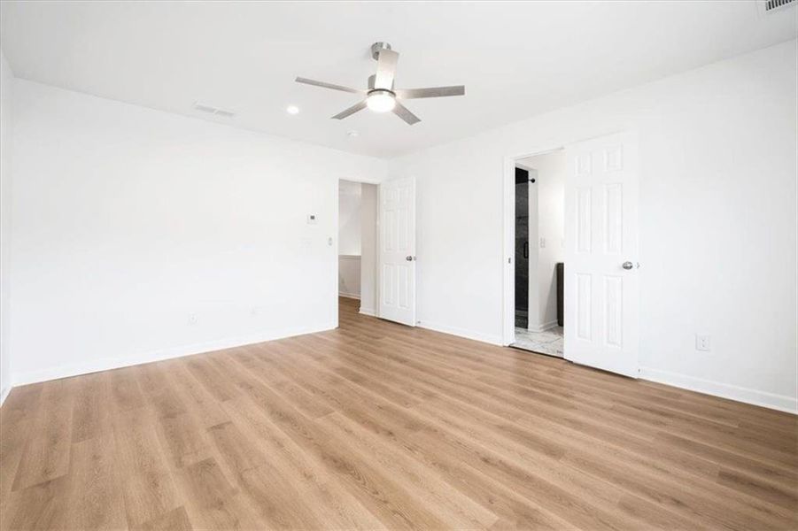 Spacious, unfurnished interior of a new home in , Union City (Image 29).