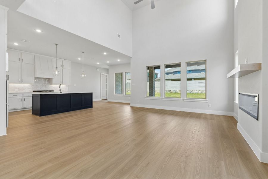Spacious, unfurnished interior of a new home in Painted Tree Lakeside, McKinney (Image 16).