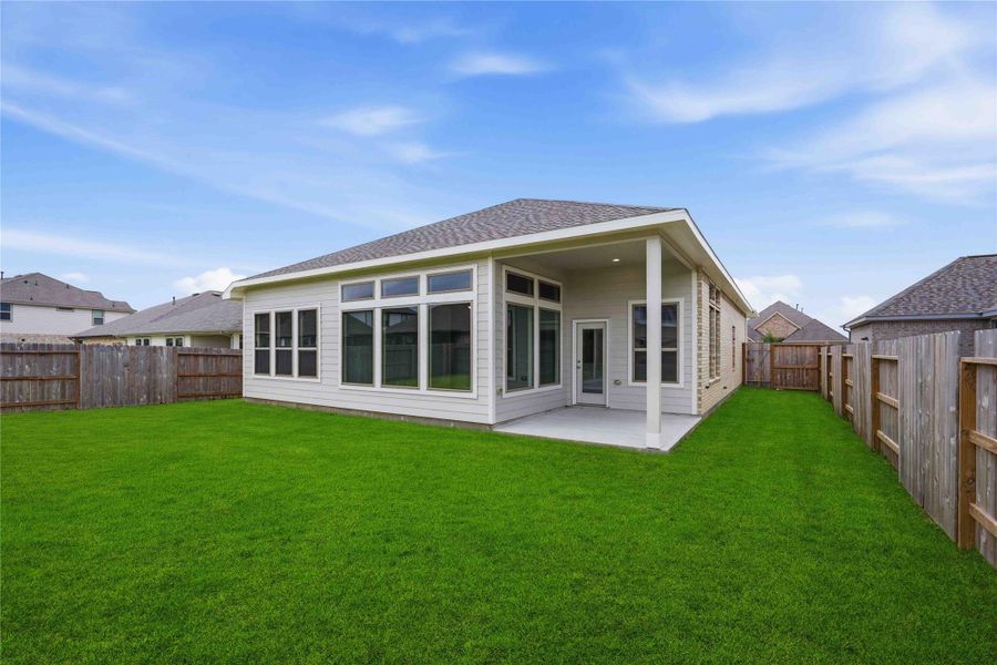 Exterior details and patio area of a home in Lago Mar  50'  &  55', Texas City (Image 20).