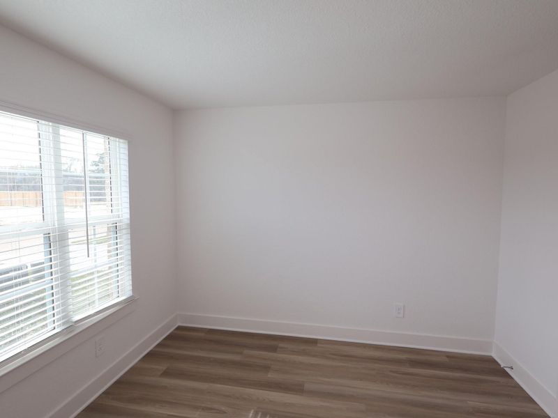 Spacious, unfurnished interior of a new home in Lone Star Landing, Montgomery (Image 24).