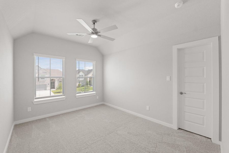 Spacious, unfurnished interior of a new home in Briarwood Crossing, Rosenberg (Image 24).