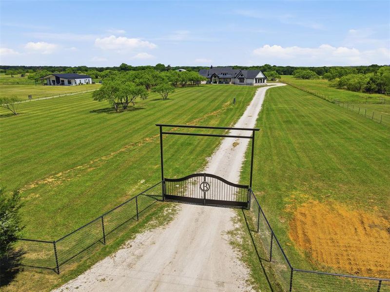 Community amenities in , Valley View (Image 35).